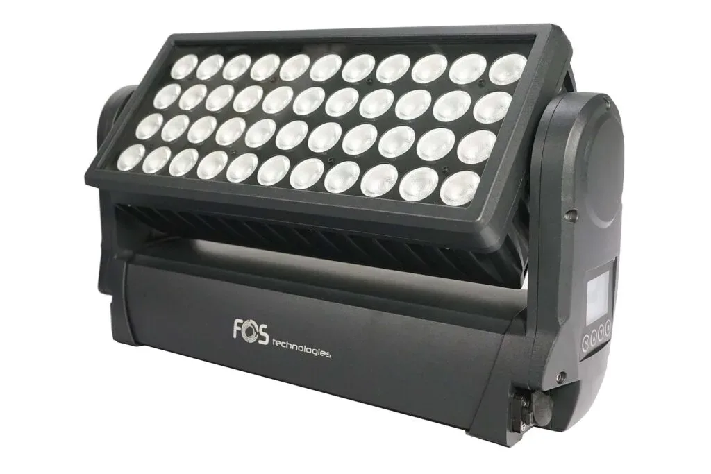 LED-Scheinwerfer von FOS Technologies für professionelle Lichtshows.